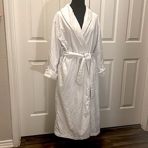 NEW Kassatex White Bathrobe Terrycloth Lined Size S/M